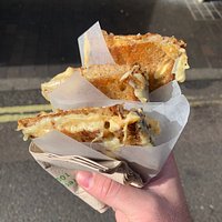 Borough Market signature dishes Cheese Toastie (Kappacasein Dairy)
Oysters (Richard Haward's Oysters)
Duck Confit Sandwich (Le Marché du Quartier)